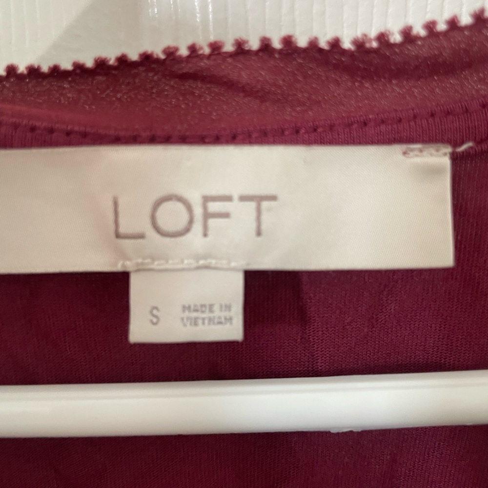 LOFT Woman’s Sleeveless Blouse Size S - Picture 2 of 4